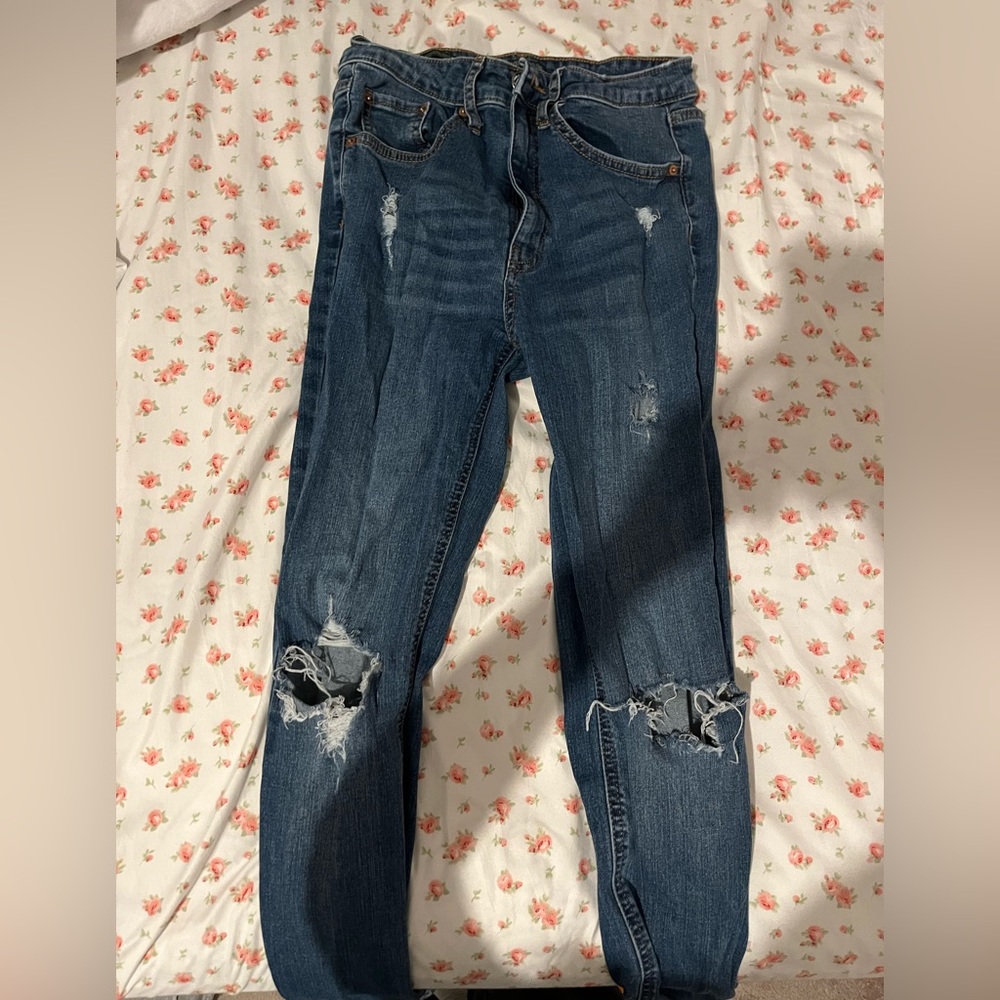 Cute ripped skinny jeans